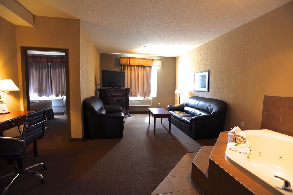 Lakeview Inns & Suites - Fort Nelson Exterior foto