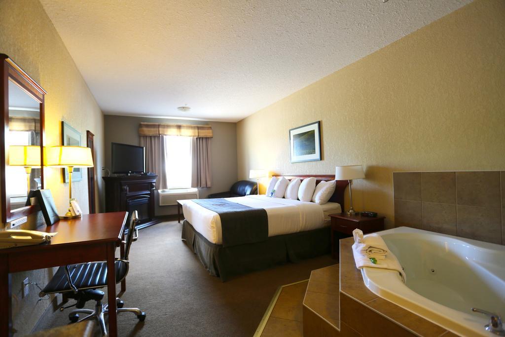 Lakeview Inns & Suites - Fort Nelson Exterior foto